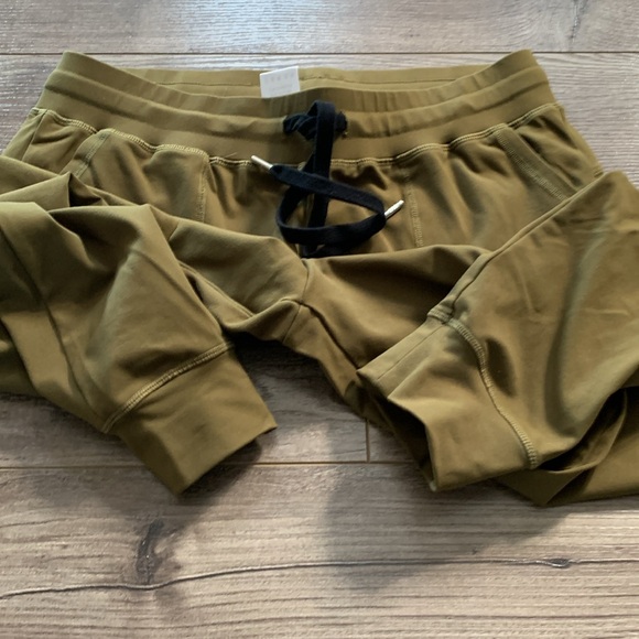 Zyia Joggers - Picture 2 of 4